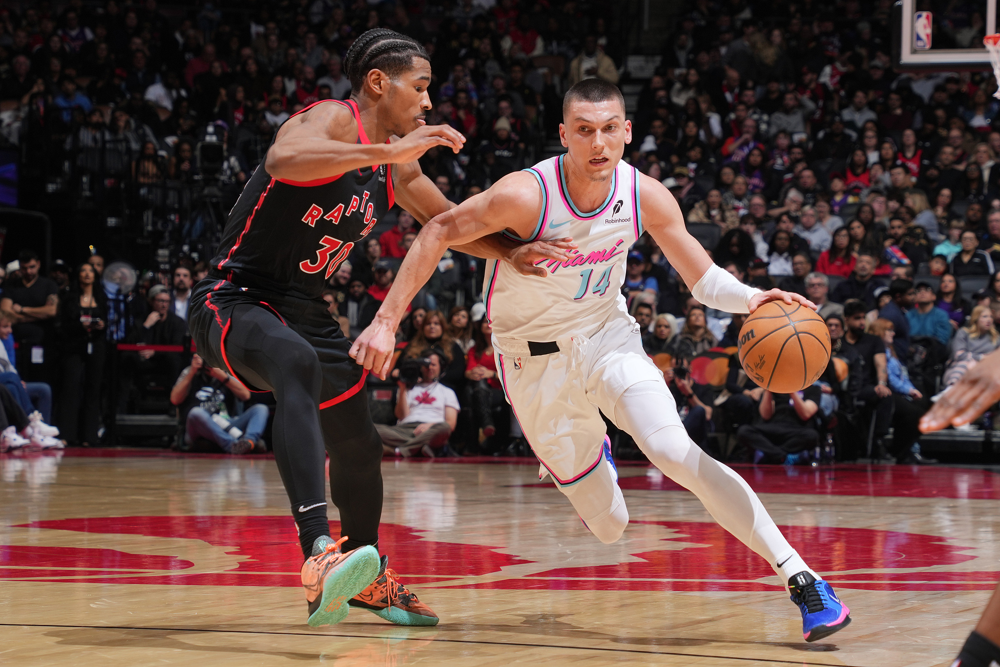 猛龙逆转击败马刺，实现七连胜