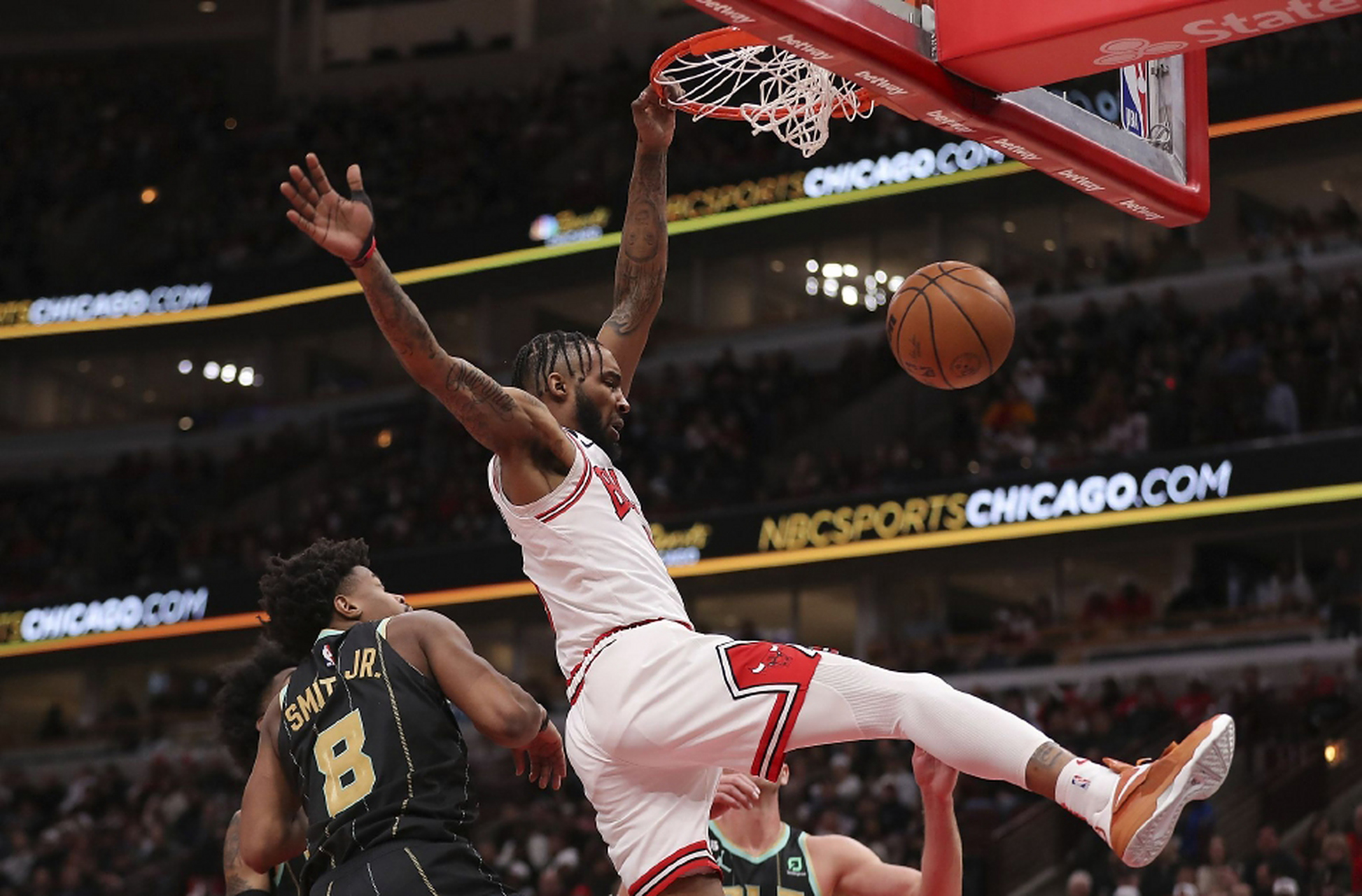 熊猫体育中国App-公牛击败黄蜂，罗瑞季后赛希望渺茫的简单介绍