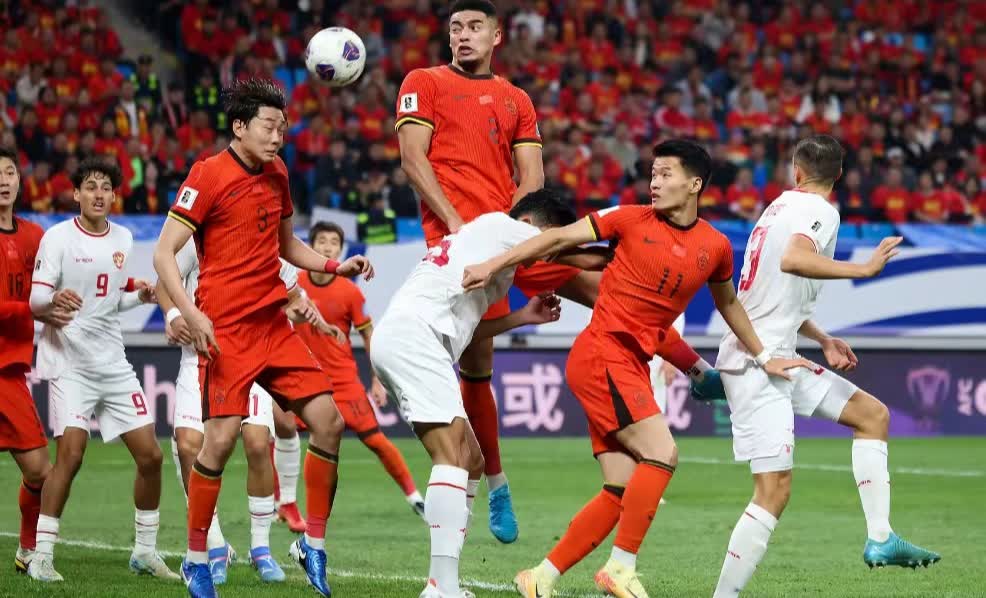 熊猫体育平台-重要比赛中球队险胜对手，挺进下一轮