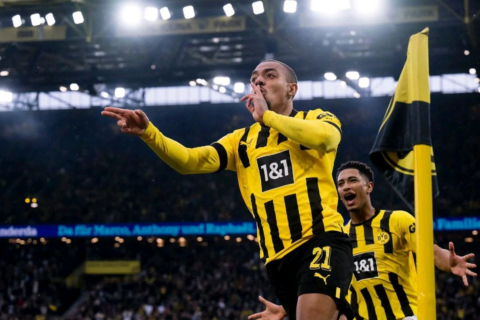 熊猫体育官方网站-多特蒙德客场击败奥格斯堡，完成出色的客场征战的简单介绍